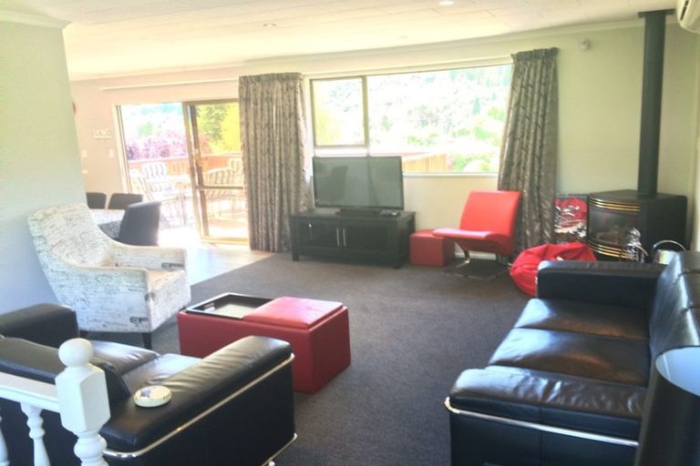 Photo of property in 6 Mckibbin Place, Arrowtown, 9302