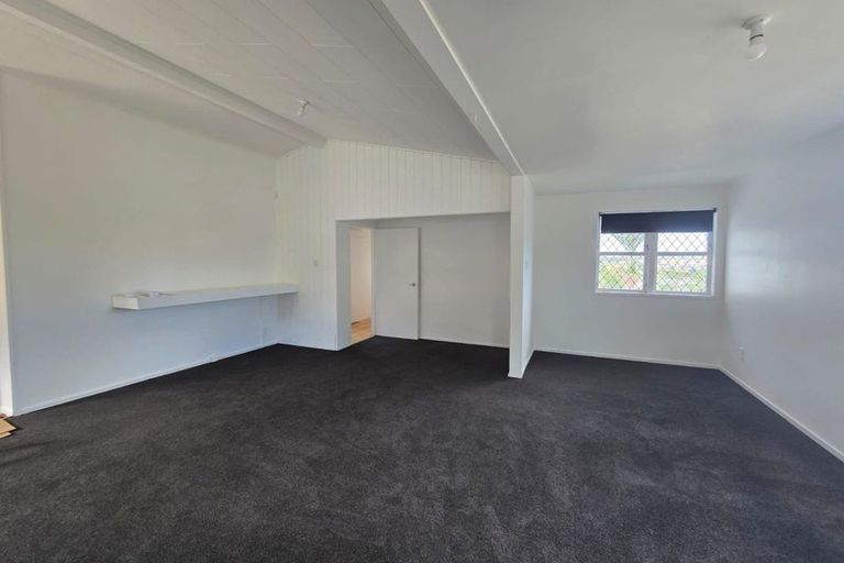 Photo of property in 8 Oreil Avenue, West Harbour, Auckland, 0618