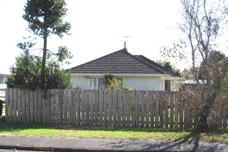 Photo of property in 5 Durham Street, Te Atatu Peninsula, Auckland, 0610