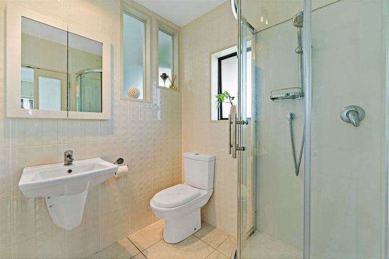 Photo of property in 2/160 Stapleford Crescent, Browns Bay, Auckland, 0630