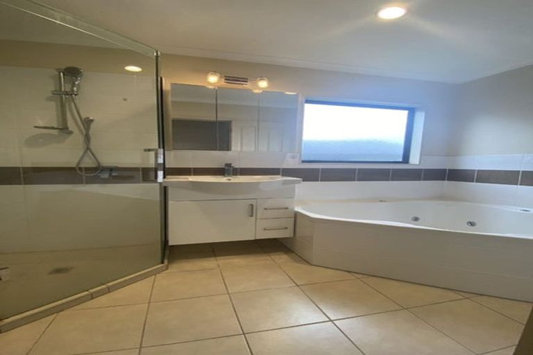 Photo of property in 1446 Whangaparaoa Road, Army Bay, Whangaparaoa, 0930