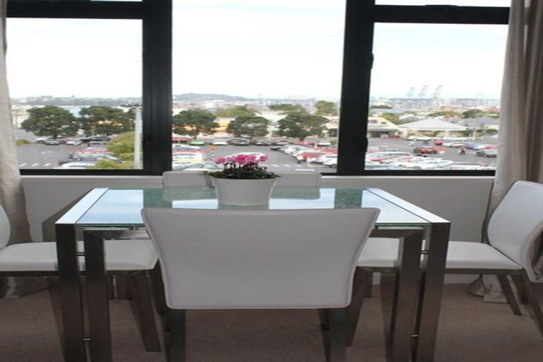 Photo of property in 2b/4 Fleet Street, Devonport, Auckland, 0624