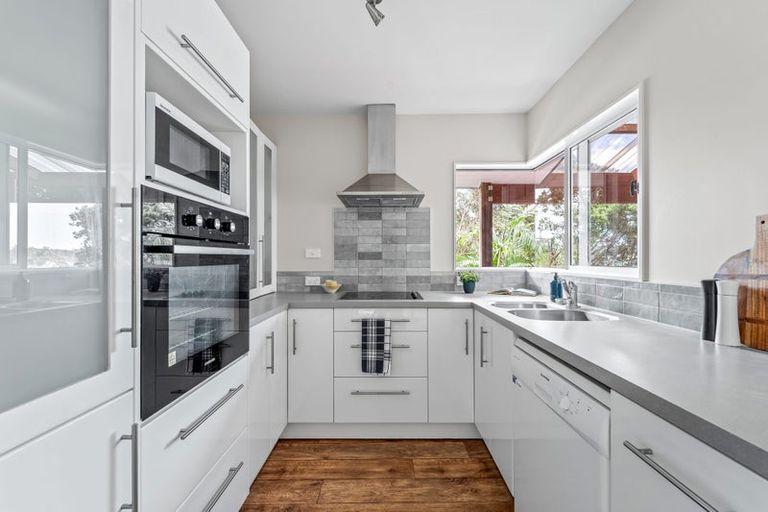 Photo of property in 21 Ocean View Road, Hatfields Beach, Orewa, 0931