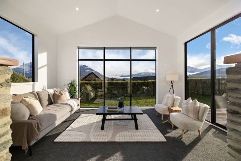 Photo of property in 13 Falconer Rise, Jacks Point, Queenstown, 9371
