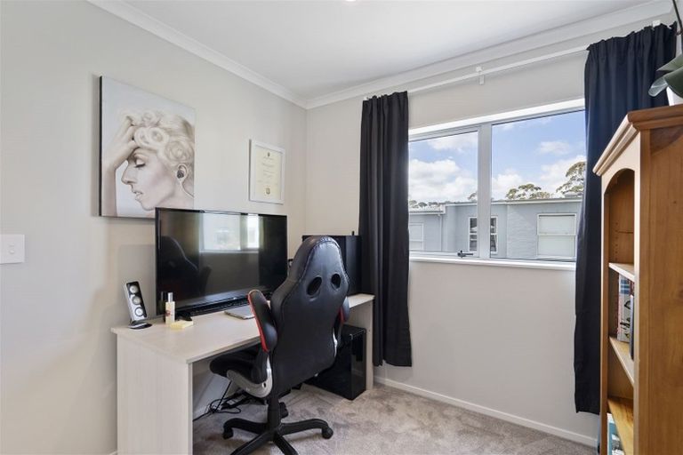 Photo of property in 2 Briddock Way, Swanson, Auckland, 0614