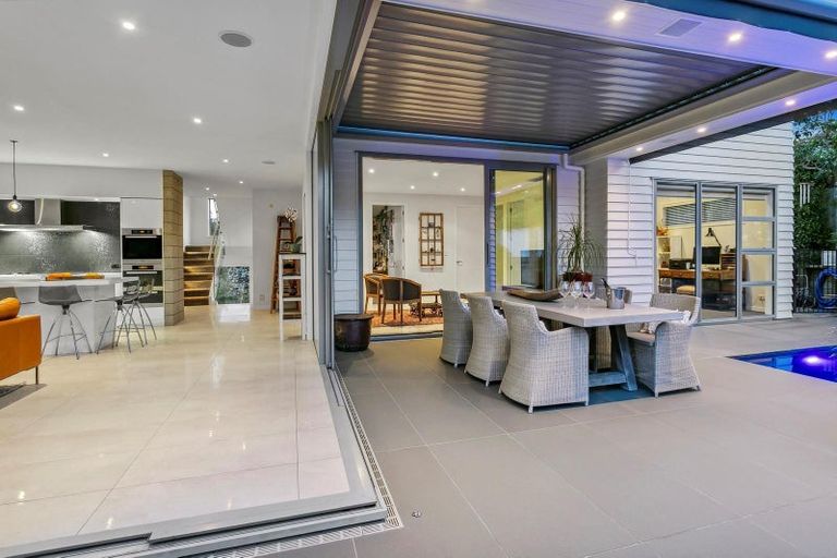 Photo of property in 58a Peter Terrace, Castor Bay, Auckland, 0620