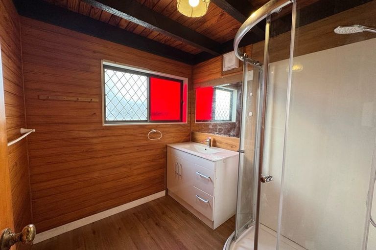 Photo of property in 197 Henderson Valley Road, Henderson, Auckland, 0612