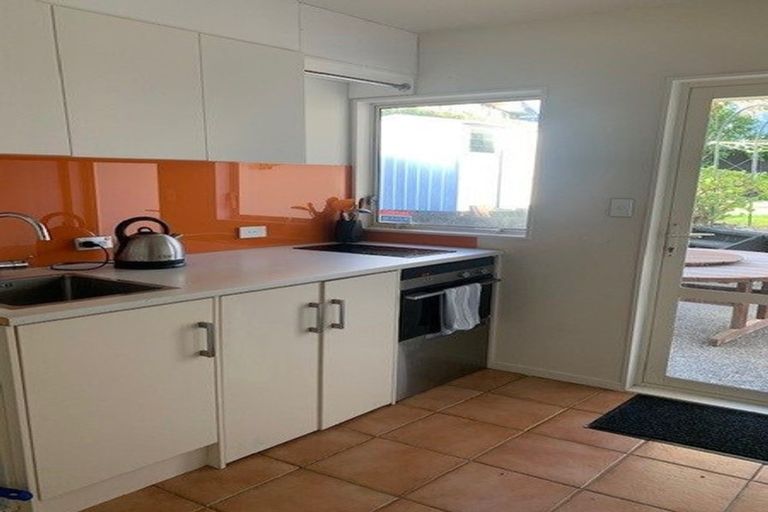 Photo of property in 1/20 Rangitoto Terrace, Milford, Auckland, 0620