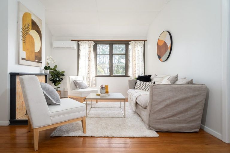 Photo of property in 29 Sidlaw Street, Strathmore Park, Wellington, 6022