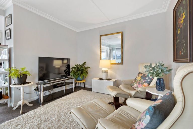 Photo of property in 1/5 Rainsford Street, Moturoa, New Plymouth, 4310