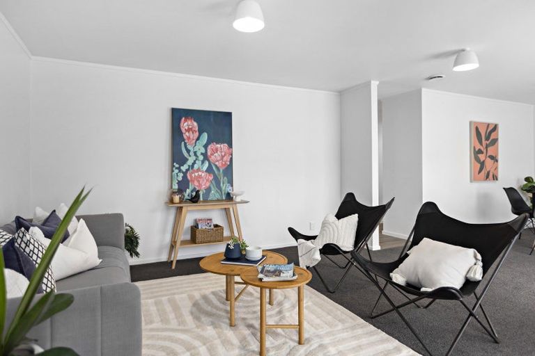 Photo of property in 142a Newlands Road, Newlands, Wellington, 6037