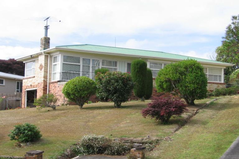 Photo of property in 12 Barron Drive, Green Bay, Auckland, 0604