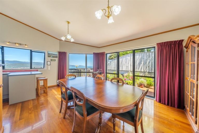 Photo of property in 13 Eastview Grove, Normandale, Lower Hutt, 5010