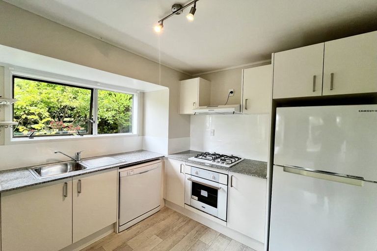 Photo of property in 2/9 Lancelot Place, Glenfield, Auckland, 0629