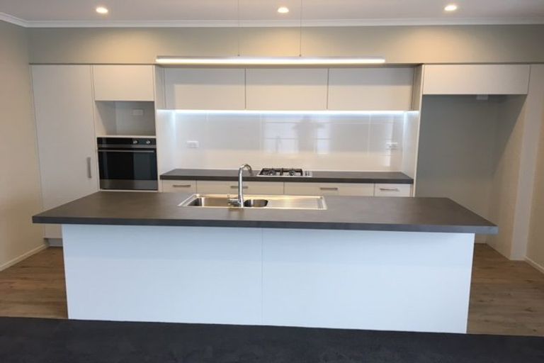 Photo of property in 35 Syd Grant Crescent, Orewa, 0931