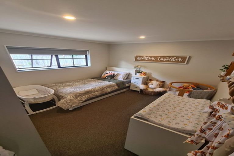 Photo of property in 8a Diosma Place, Botany Downs, Auckland, 2010