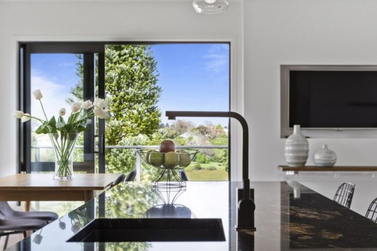 Photo of property in 1/27 Waitemata Road, Hauraki, Auckland, 0622