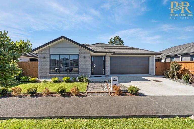 Photo of property in 11 Koroheke Road, Takanini, 2110