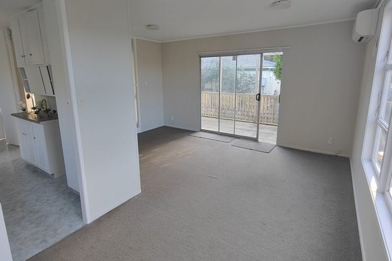 Photo of property in 74 Rosario Crescent, Red Beach, 0932