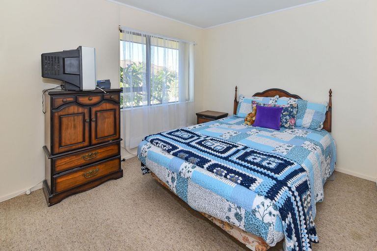 Photo of property in 18 Frank Bunce Grove, Flat Bush, Auckland, 2019