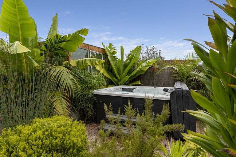 Photo of property in 298 Te Moana Road, Waikanae, 5036