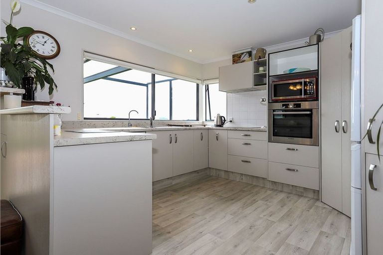 Photo of property in 1 Owen Place, Omokoroa, 3114