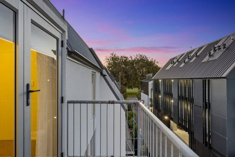 Photo of property in 9/32 Cranmer Square, Christchurch Central, Christchurch, 8013