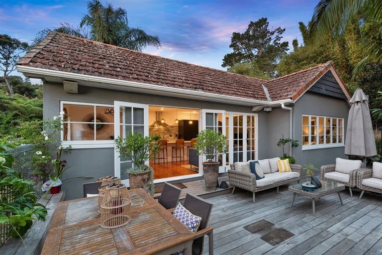 Photo of property in 24 Chatham Avenue, Paremoremo, Auckland, 0632