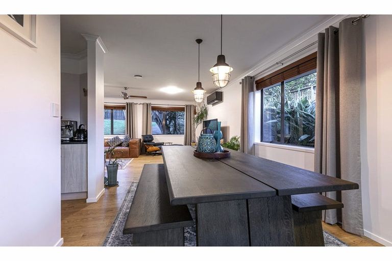 Photo of property in 17 Matija Place, Red Beach, 0932