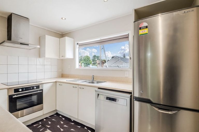 Photo of property in 1/26 Wilkinson Way, Browns Bay, Auckland, 0630