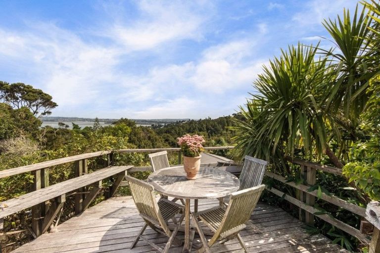 Photo of property in 21 Island Bay Road, Beach Haven, Auckland, 0626