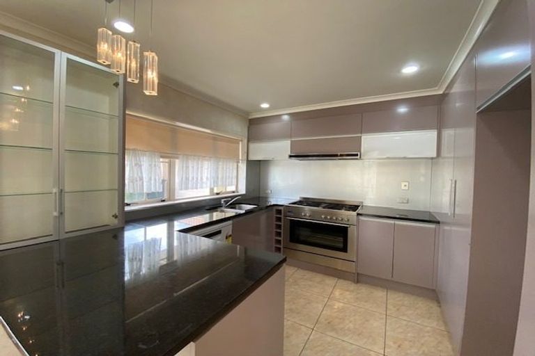 Photo of property in 14 Tolben Place, Golflands, Auckland, 2013