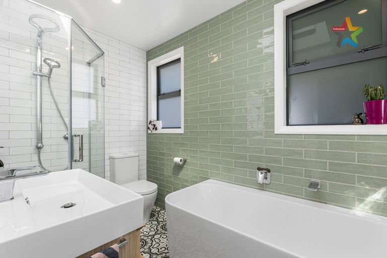 Photo of property in 41 Maungaraki Road, Korokoro, Lower Hutt, 5012