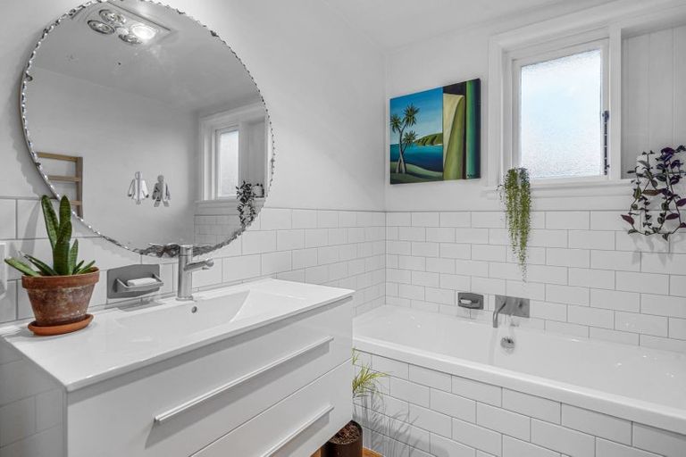 Photo of property in 5 Burnbrae Street, Saint Martins, Christchurch, 8022