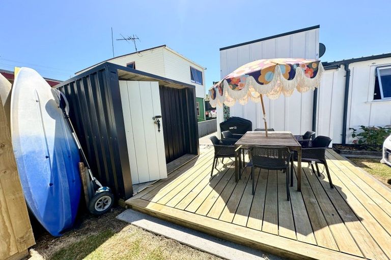 Photo of property in 8 Second Avenue, Urenui, 4377