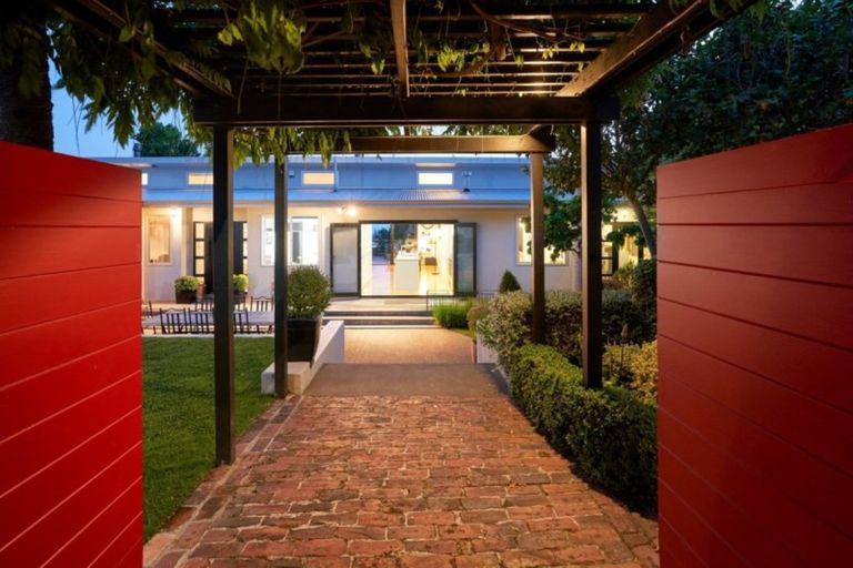 Photo of property in 3 Cameron Terrace, Bluff Hill, Napier, 4110