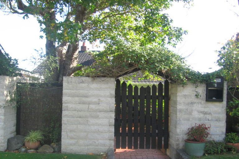 Photo of property in 5 Tui Road, Days Bay, Lower Hutt, 5013