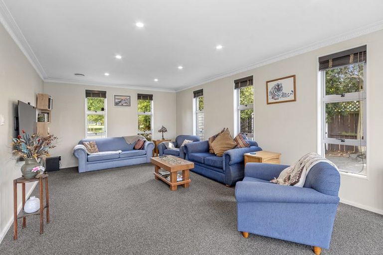 Photo of property in 1/310 Memorial Avenue, Burnside, Christchurch, 8053