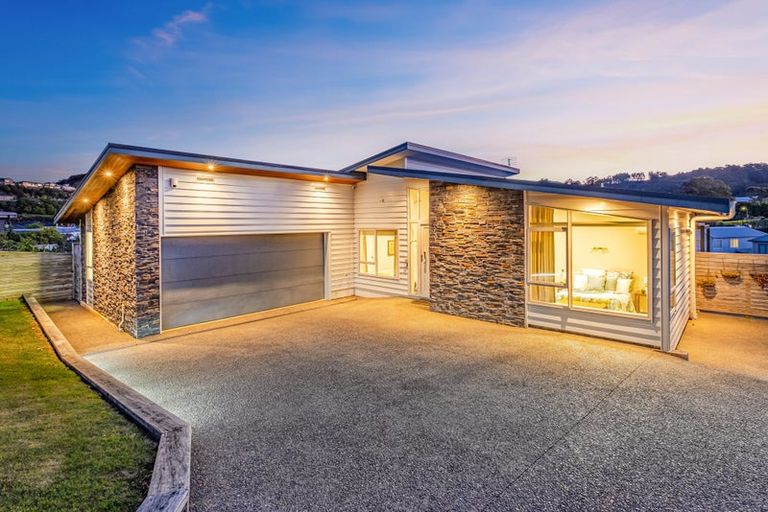 Photo of property in 27 Flotilla Place, Whitby, Porirua, 5024