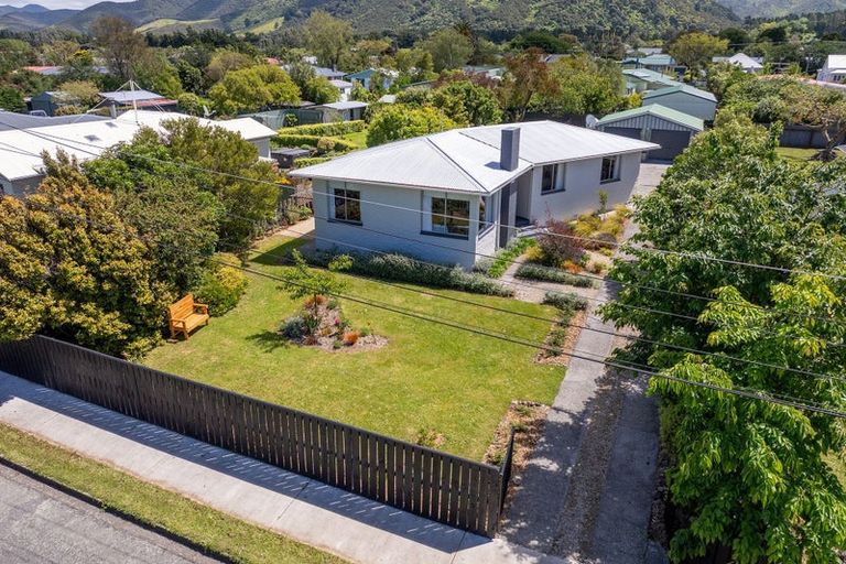 Photo of property in 13 Farrier Grove, Featherston, 5710