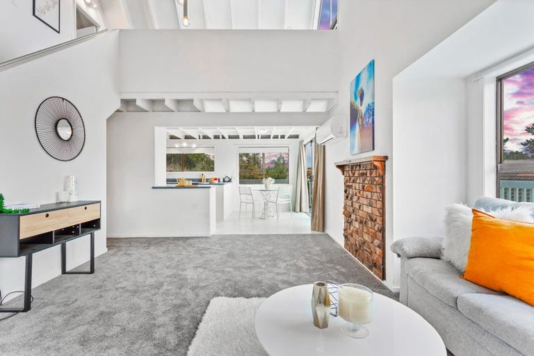 Photo of property in 42 Glenbervie Crescent, Massey, Auckland, 0614