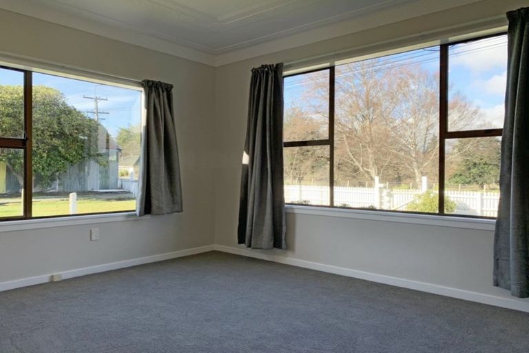 Photo of property in 4 Main Road, Clinton, 9534