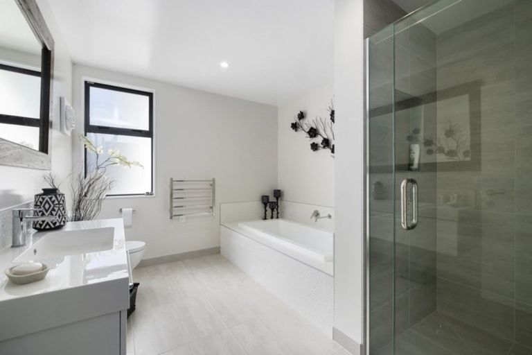 Photo of property in 2 Kereru Crescent, Wanaka, 9305