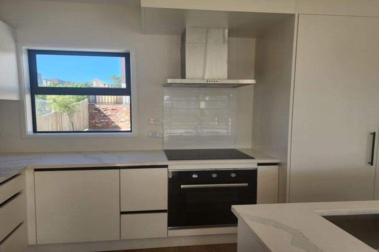 Photo of property in 16 Dorothy Thorpe Way, New Lynn, 0600