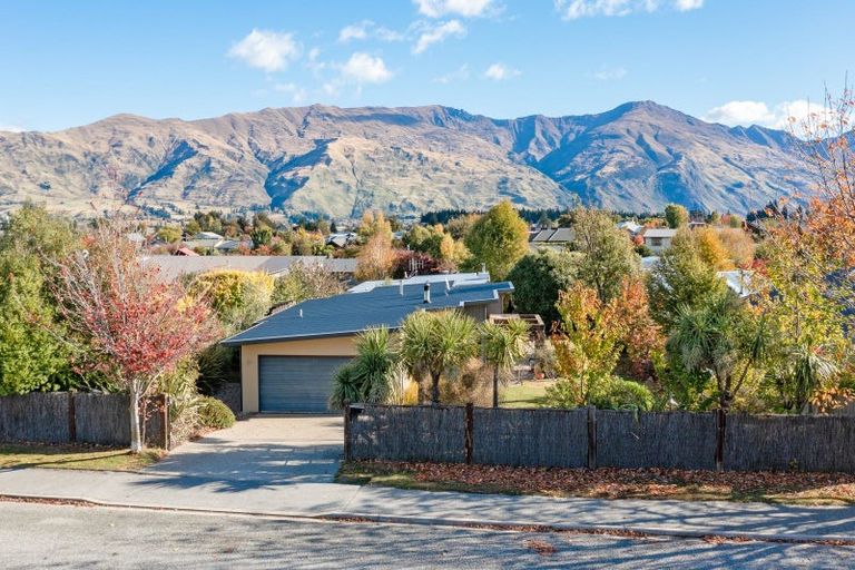 Photo of property in 57 Rob Roy Lane, Wanaka, 9305