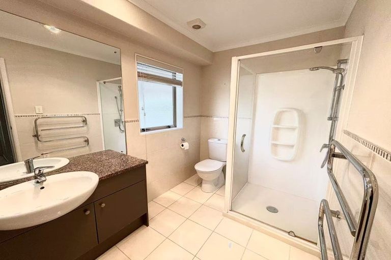 Photo of property in 4 Powercourt Drive, Flat Bush, Auckland, 2019