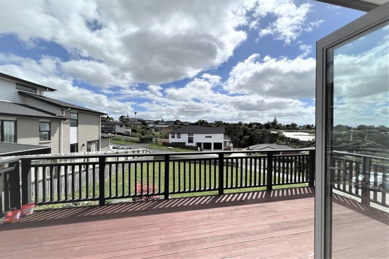 Photo of property in 27 Mantra Road, Massey, Auckland, 0614