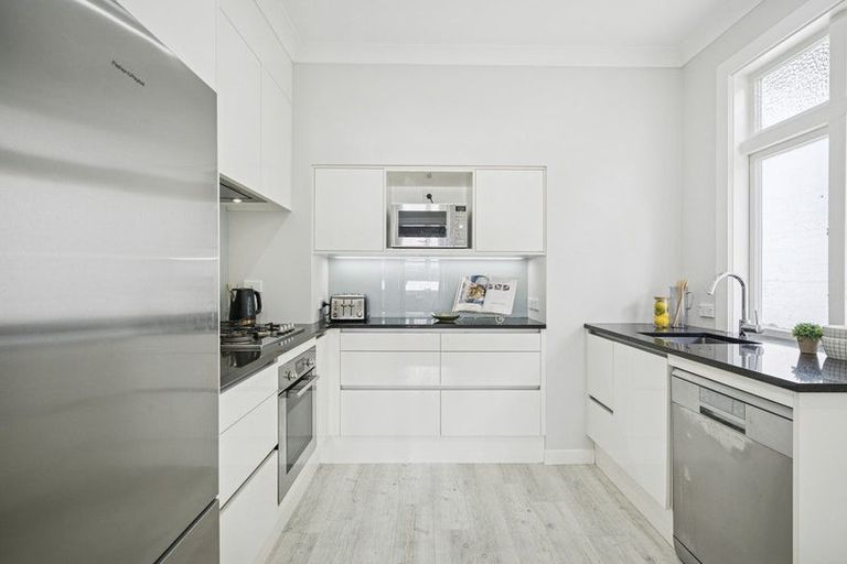 Photo of property in 468 Evans Bay Parade, Hataitai, Wellington, 6021