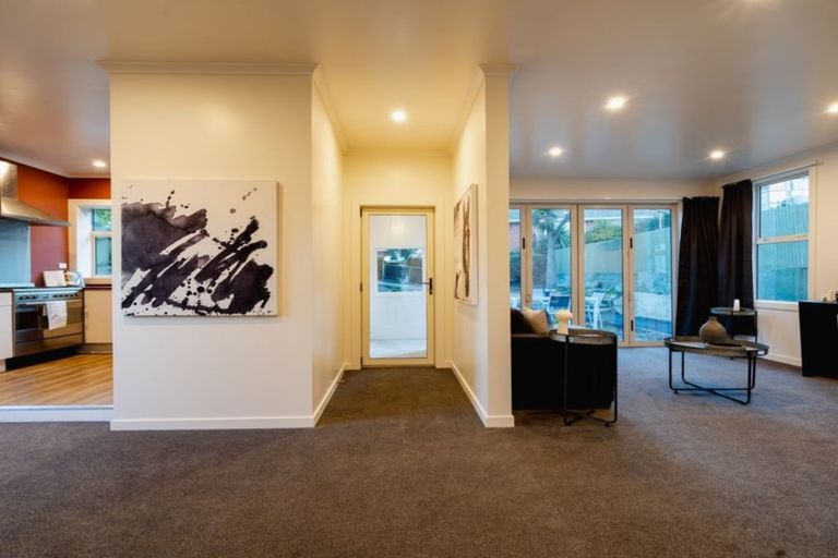 Photo of property in 2 Middleton Road, Kew, Dunedin, 9012