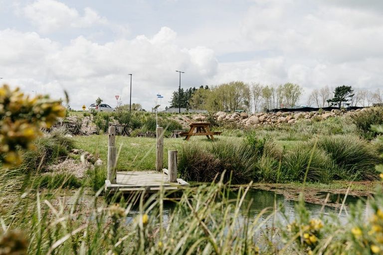 Photo of property in 47 Metoriti Crescent, Karaka, 2124